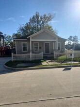 309 Carnes St, Conroe, TX for rent Primary Photo- Image 1 of 2