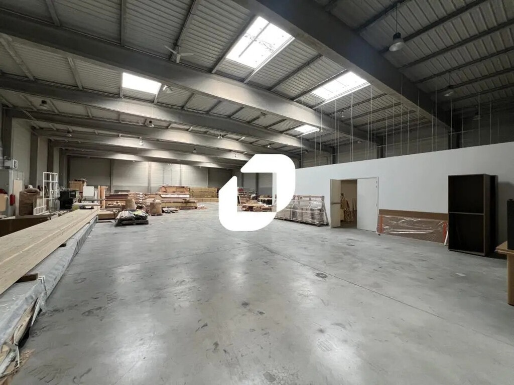 Location Local d'activités 2 060 m² - Photo 1