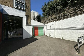 36 Hinton Rd, London to rent Building Photo- Image 2 of 6