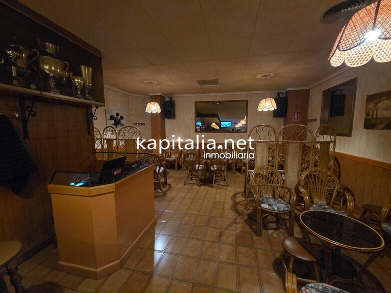 Retail in València, Valencia for sale - Interior Photo - Image 2 of 7