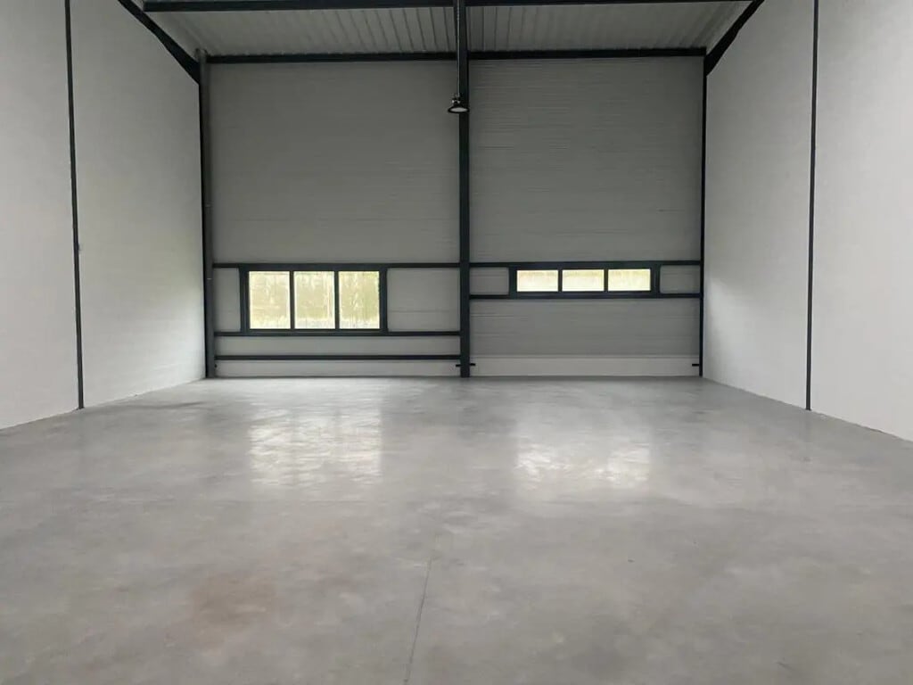 Location Local d'activités 335 m² - Photo 1