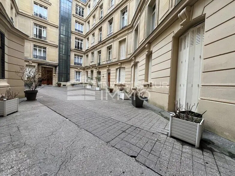 Retail in Paris to rent - Building Photo - Image 3 of 10