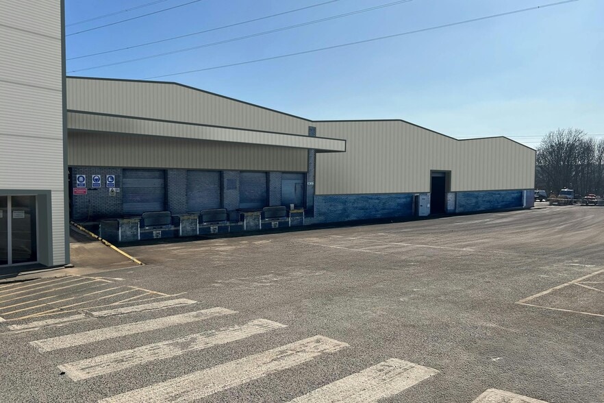 Armstrong Rd, Basingstoke to rent - Building Photo - Image 3 of 3