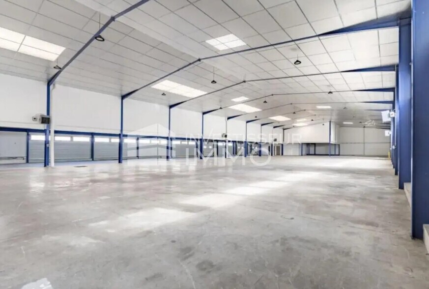 Light Industrial in Bezons to rent - Interior Photo - Image 1 of 8