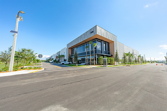 311 Racetrack Loop, Pompano Beach, FL to rent Building Photo- Image 1 of 21