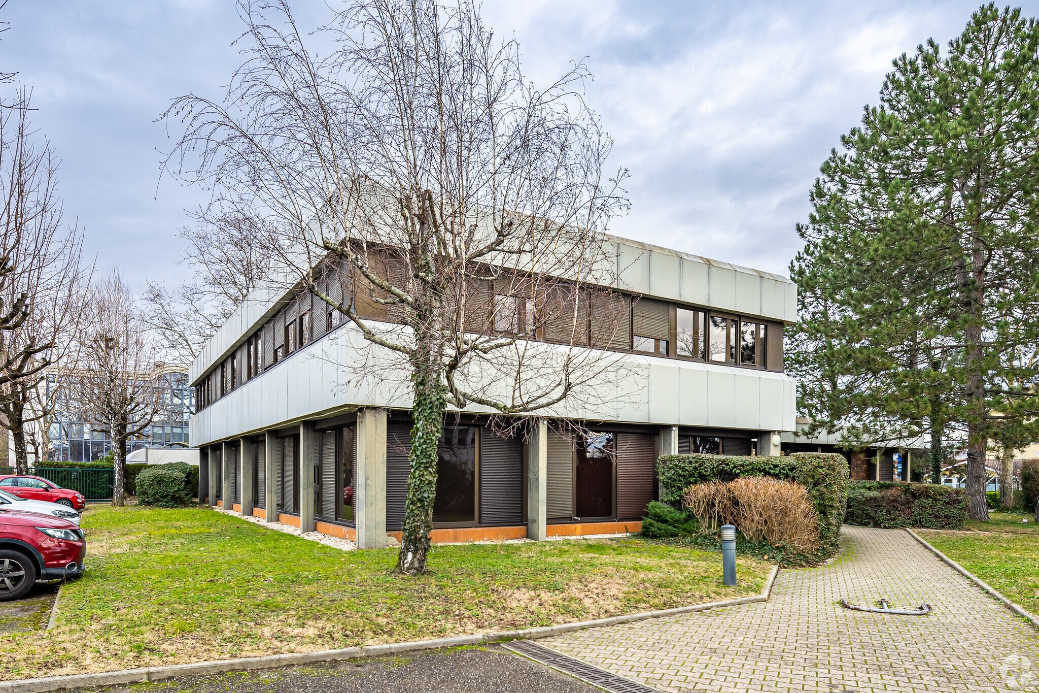 Office in Bron for sale Primary Photo- Image 1 of 5