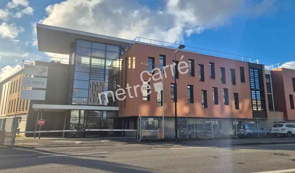 Location Bureaux 563 m² - Photo 1