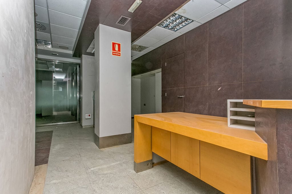 Sant Vicenç dels Horts, BAR 08620 -  -  - Interior Photo - Image 2 of 10