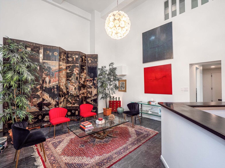 251 W 19th St, New York, NY for sale - Interior Photo - Image 1 of 19