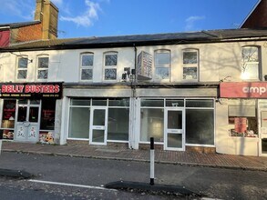 73-75 Lynchford Rd, Farnborough to rent Interior Photo- Image 1 of 3