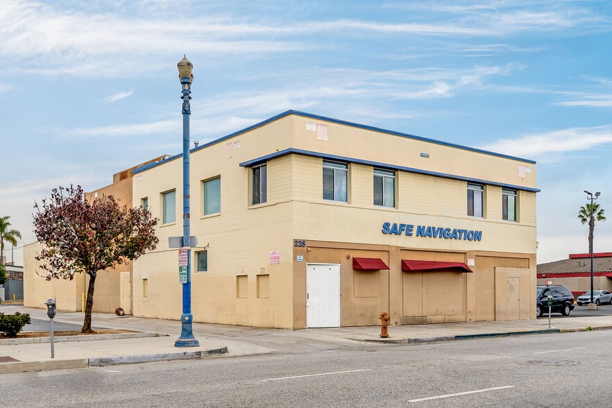 225 E 6th St, Long Beach, CA to rent - Building Photo - Image 1 of 25