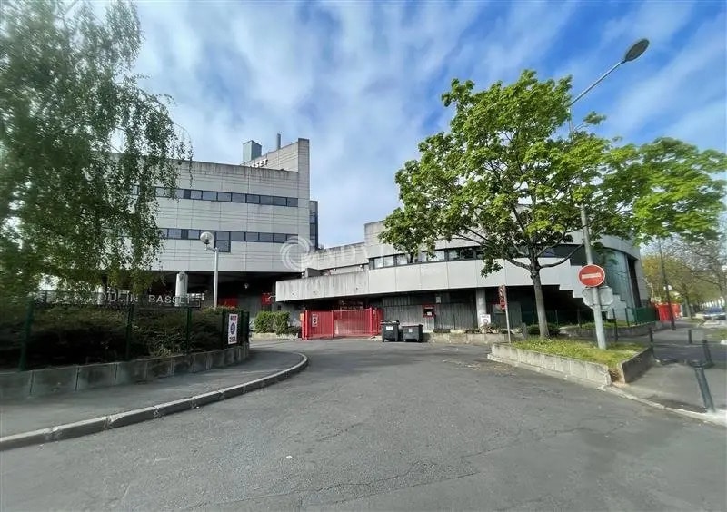 Light Industrial in Saint-Denis to rent Building Photo- Image 1 of 13