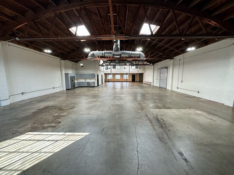 4116 W Jefferson Blvd, Los Angeles, CA for rent - Interior Photo - Image 1 of 28