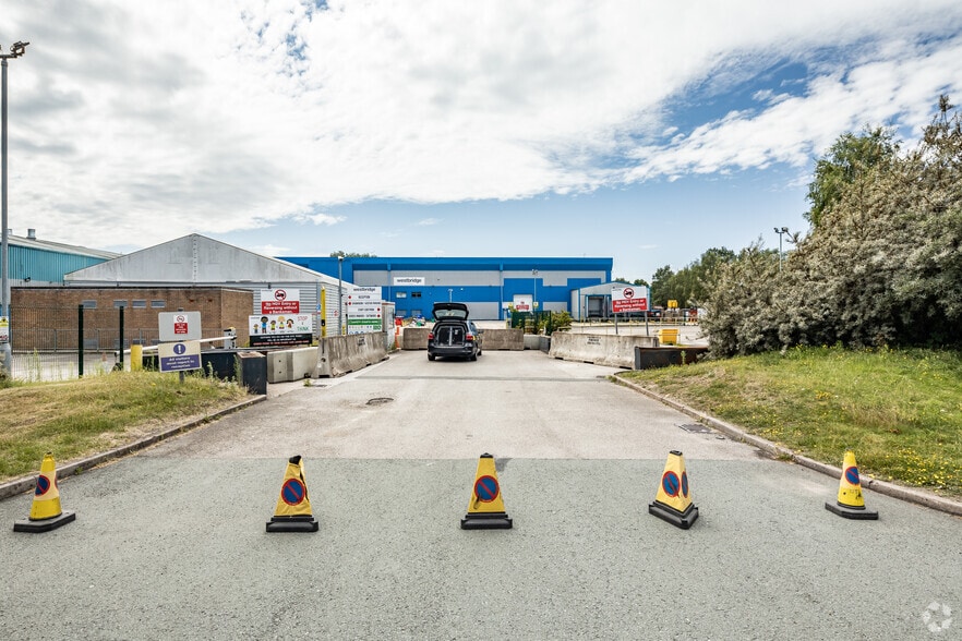 First Ave, Deeside to rent - Building Photo - Image 2 of 2