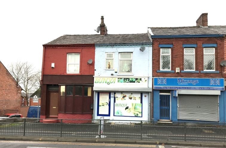 182 Manchester Rd, Oldham for sale Primary Photo- Image 1 of 1