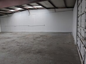 2453 Glenda Ln, Dallas, TX to rent Interior Photo- Image 2 of 2