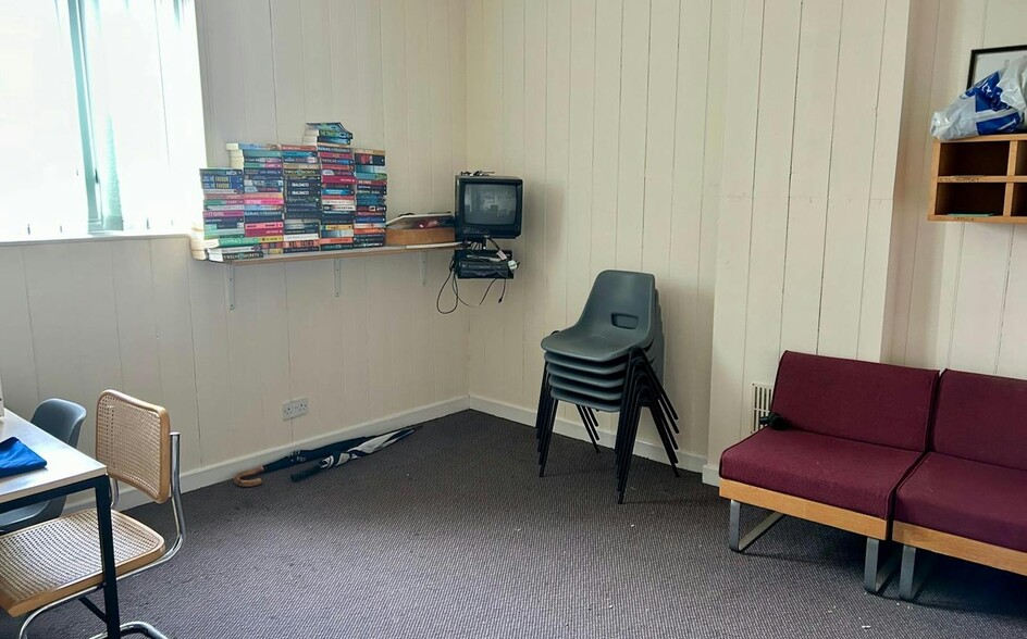 18 High St, Aberporth for sale - Interior Photo - Image 3 of 8