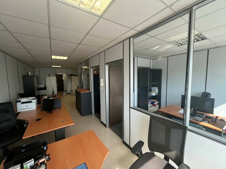 Office in Fontenay-sous-Bois to rent - Building Photo - Image 3 of 9