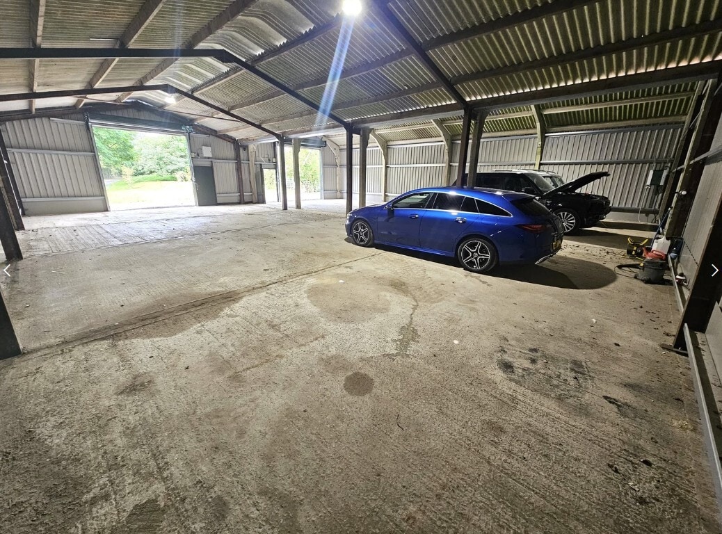 Chesham, Tring to rent Interior Photo- Image 1 of 4