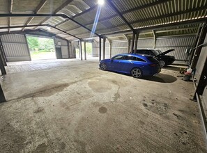 Chesham, Tring to rent Interior Photo- Image 1 of 4