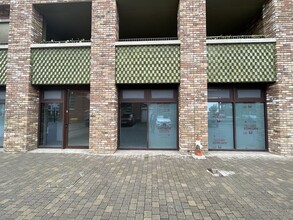 12-15 Upper Dock Walk, London for rent Building Photo- Image 1 of 4