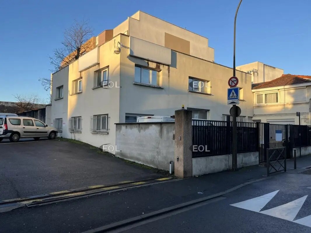 Industrial in Argenteuil for sale Building Photo- Image 1 of 8