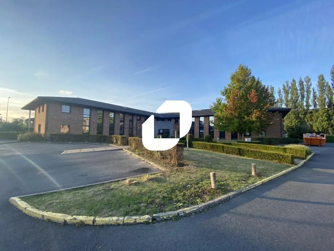 Office in Lezennes to rent Building Photo- Image 1 of 12