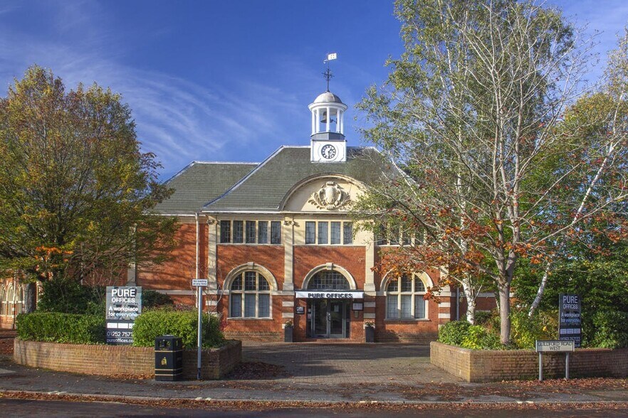 Alexandra Rd, Farnborough to rent - Building Photo - Image 1 of 18