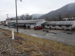 91 Adena Dr, Mount Carbon, WV for sale Primary Photo- Image 1 of 1