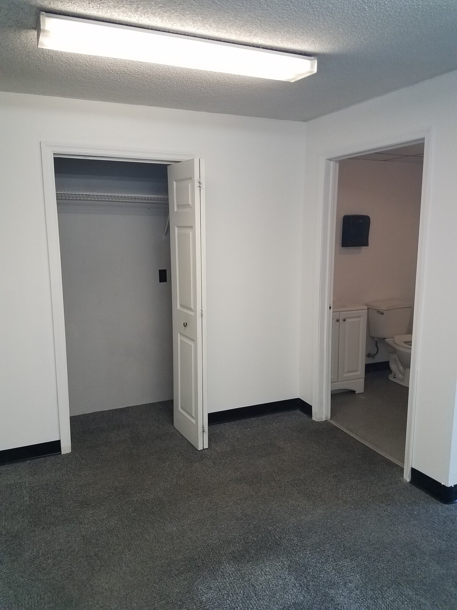 23 Parkway Cir, New Castle 19720 Flex for Rent