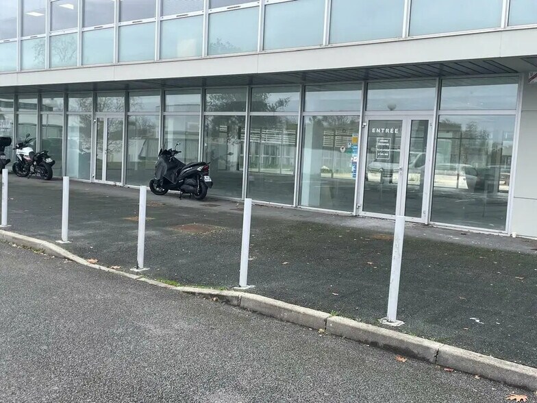 Office / Retail in Mérignac to rent - Building Photo - Image 1 of 6