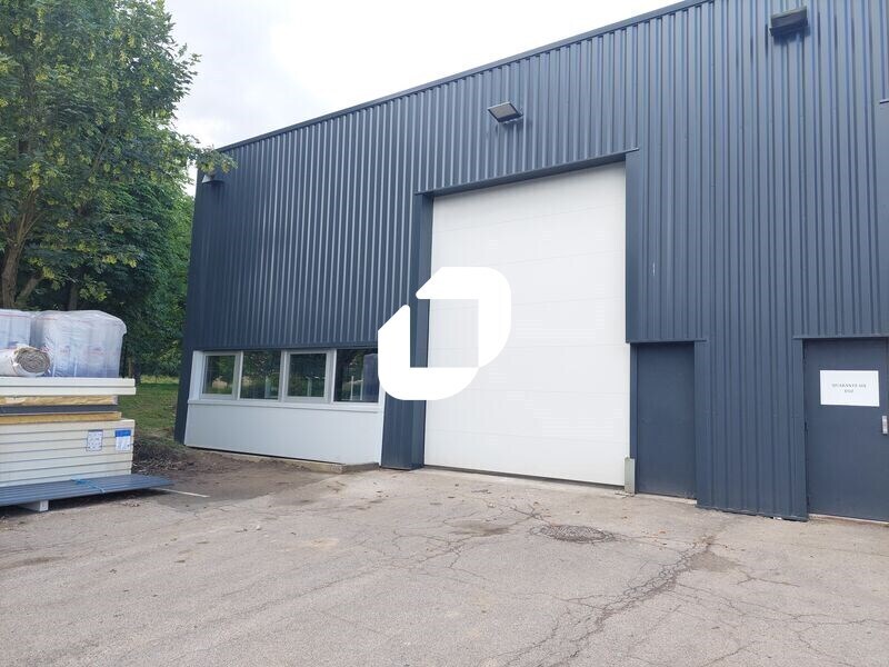 Light Industrial in Trappes to rent Building Photo- Image 1 of 11