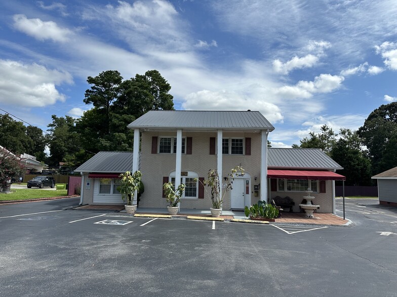 5440 Yadkin Rd, Fayetteville, NC for sale - Building Photo - Image 1 of 5