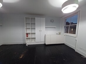 18 All Saints Rd, London to rent Interior Photo- Image 2 of 3