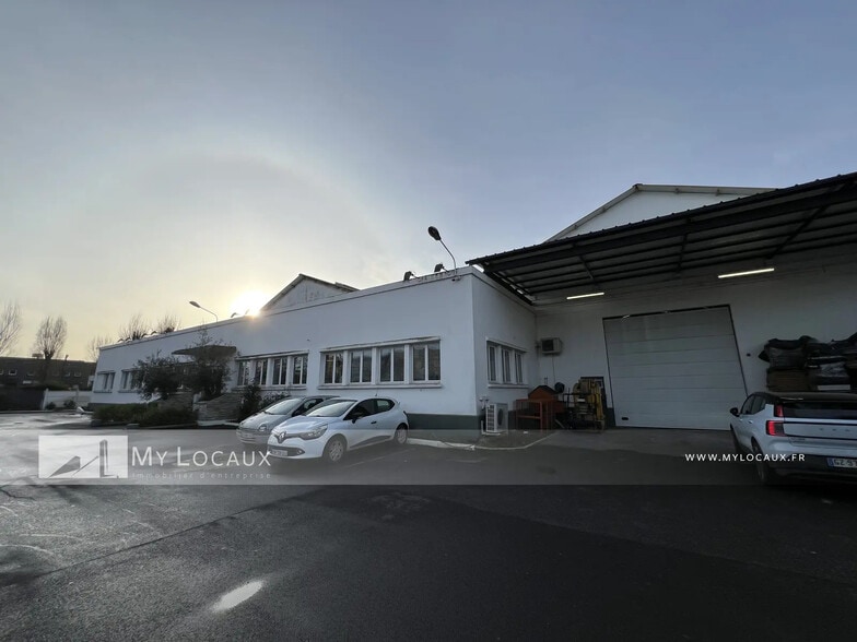 Light Industrial in Gennevilliers to rent - Building Photo - Image 1 of 13