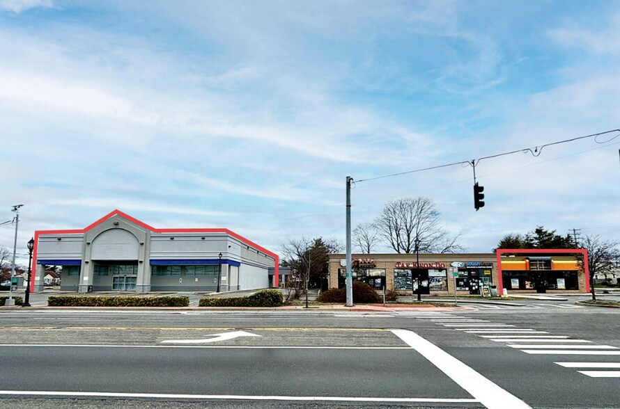 901-925 Montauk Hwy, Copiague, NY for rent - Building Photo - Image 1 of 10