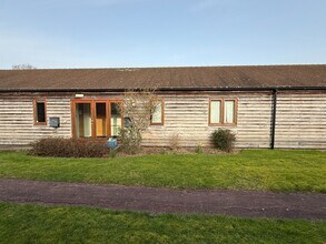 Crays Ln, Pulborough to rent Building Photo- Image 2 of 10