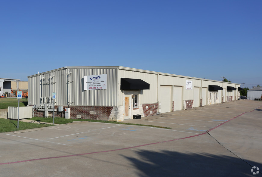 400 Industrial Blvd, Mansfield, TX for rent - Primary Photo - Image 1 of 2