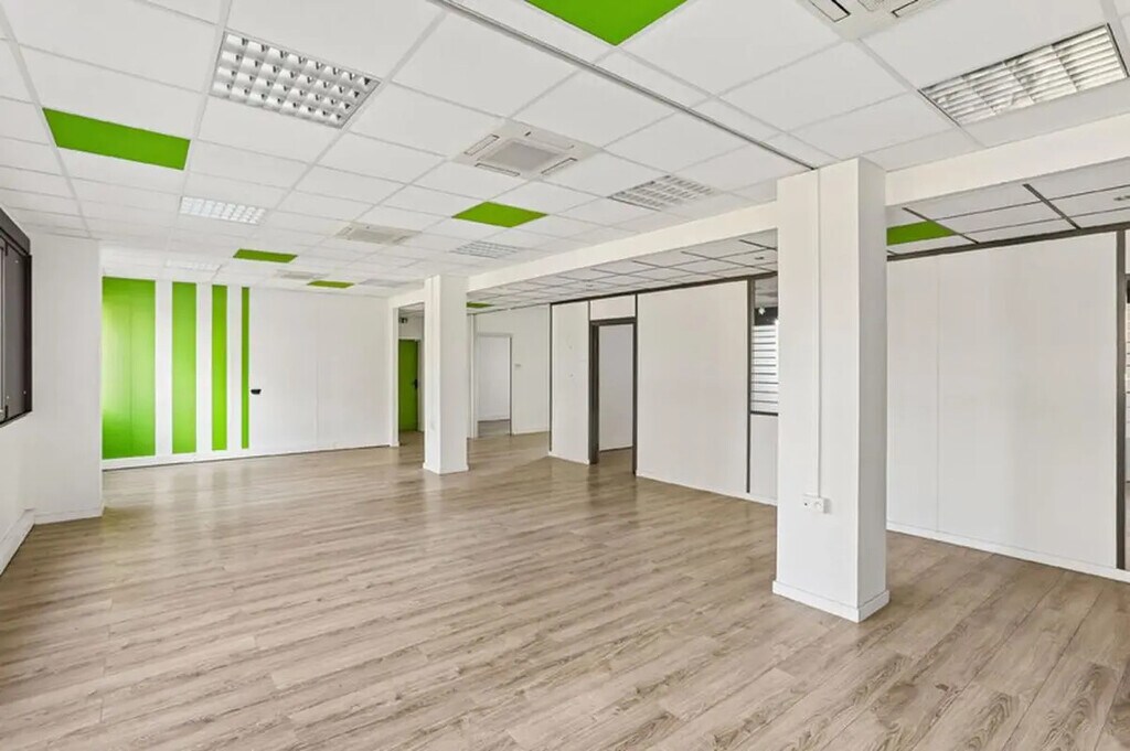 Location Bureaux 56 m² à 2 867 m² - Photo 1