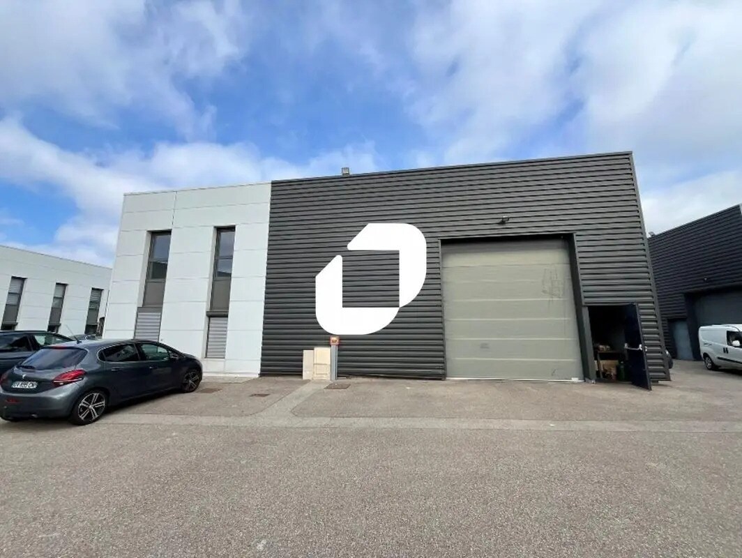 Office in Chassieu to rent Building Photo- Image 1 of 10