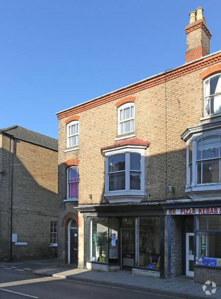 126 West St, Alford to rent - Building Photo - Image 3 of 17