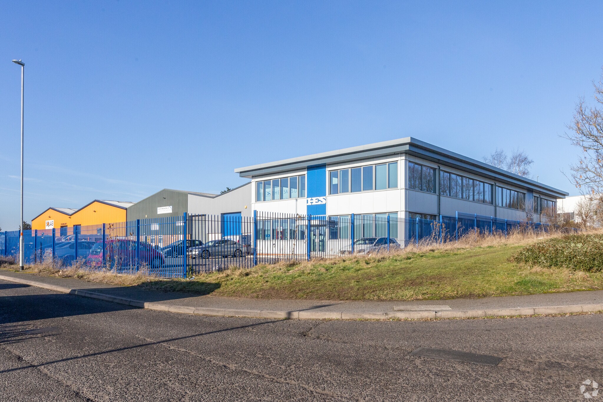 1-8B Daimler Clos, Daventry for sale Primary Photo- Image 1 of 1