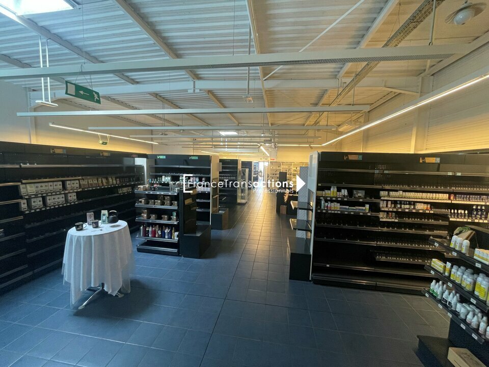 Retail in Portet-sur-Garonne to rent Interior Photo- Image 1 of 5