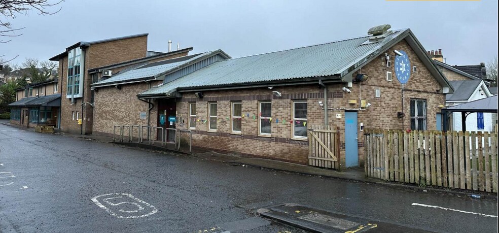 May Ter, Giffnock to rent - Primary Photo - Image 1 of 1