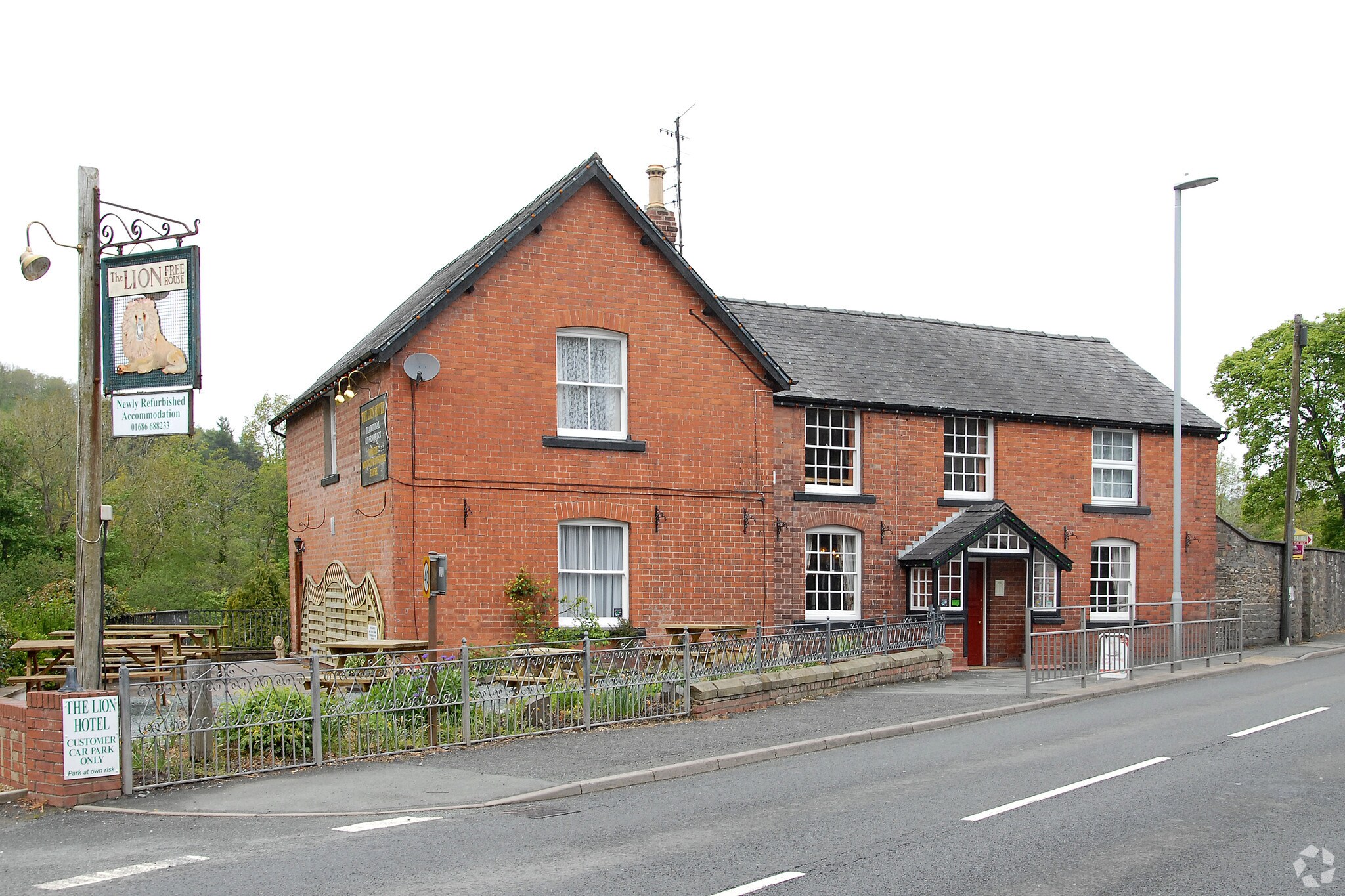Lion Hotel, Llandinam for sale Primary Photo- Image 1 of 1
