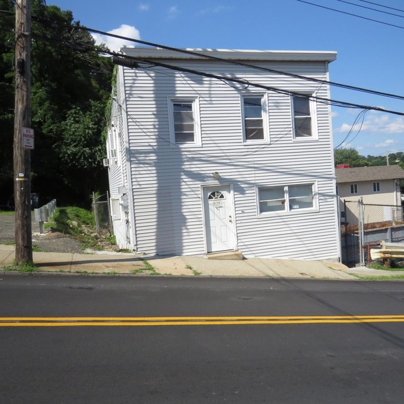 5 Montague St, Yonkers, NY for rent - Primary Photo - Image 1 of 20