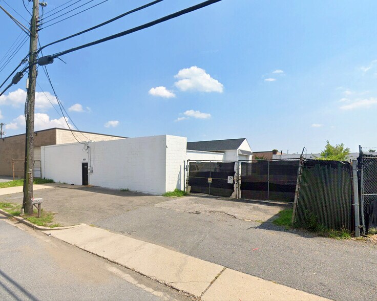 4821 Frolich Ln, Hyattsville, MD for rent - Building Photo - Image 1 of 3