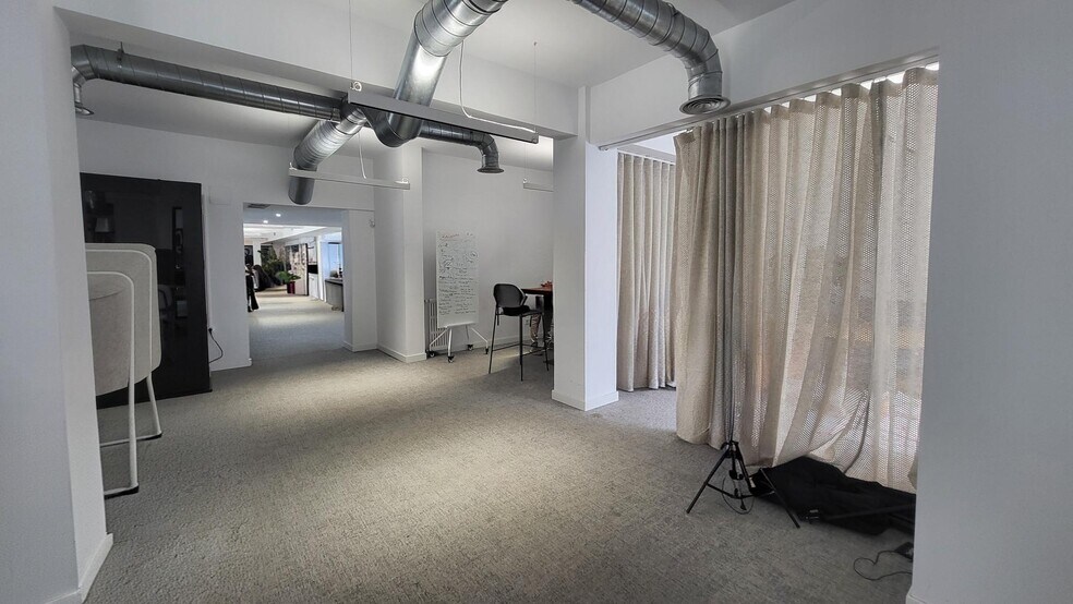 Office in Madrid, Madrid to rent - Interior Photo - Image 3 of 3