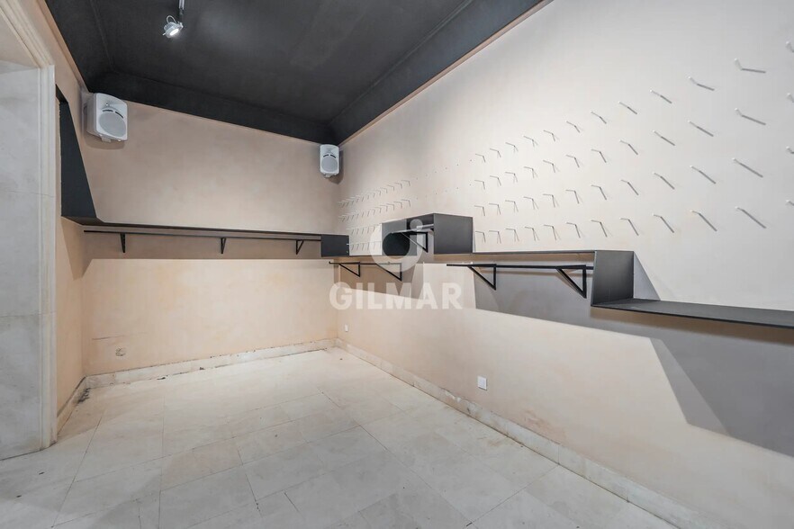Retail in Madrid, Madrid to rent - Building Photo - Image 3 of 3