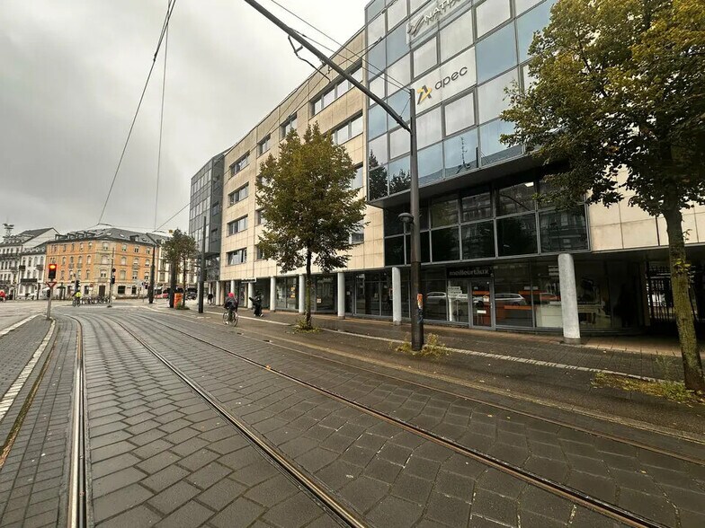 Retail in Strasbourg to rent - Building Photo - Image 2 of 7